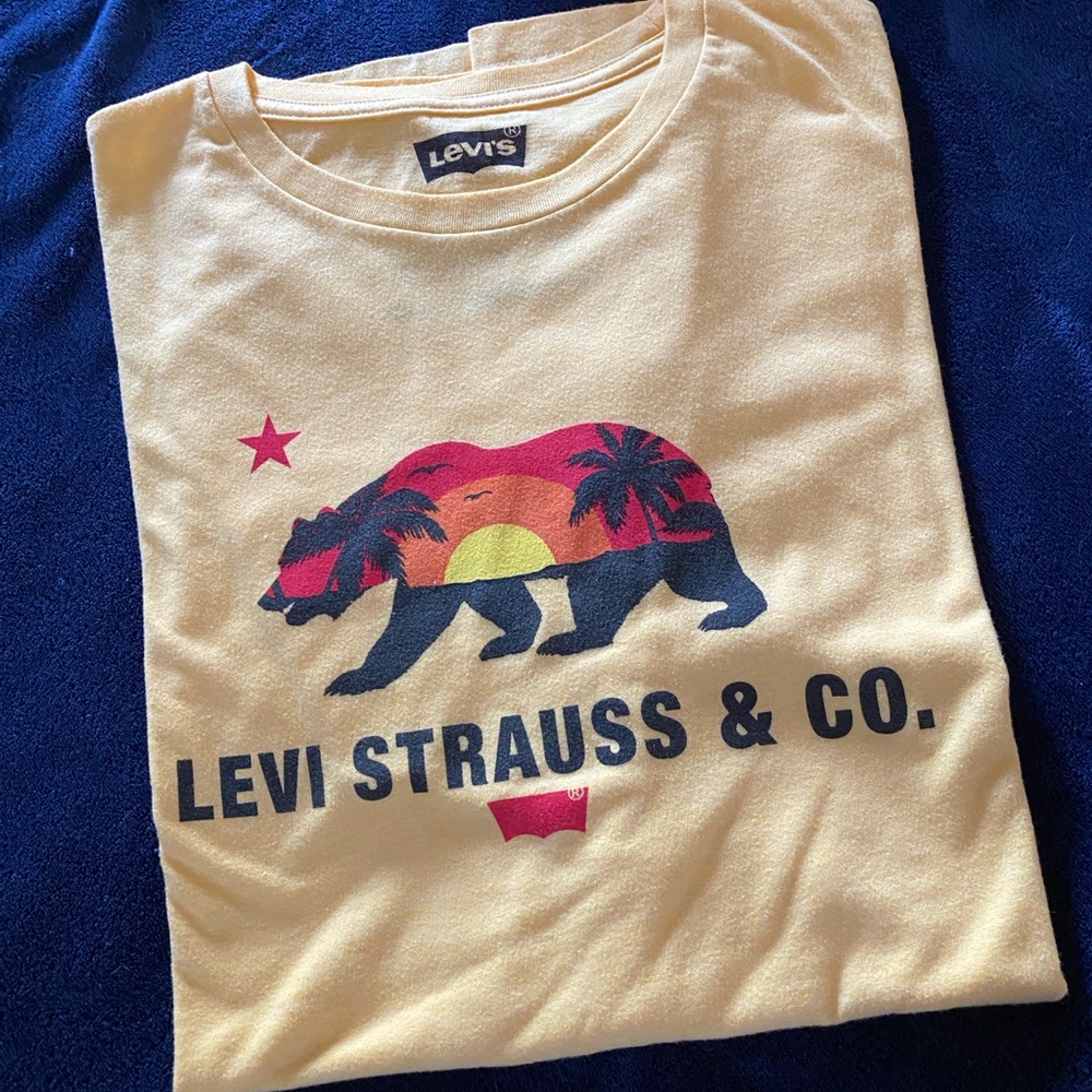 Levi's Yellow Graphic T-Shirt